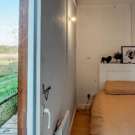 3 Bedroom Stunning In Hourtin